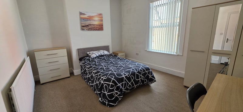 Room Sefton Road in Salford