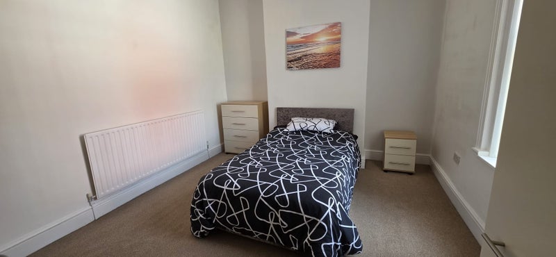 Room Sefton Road in Salford