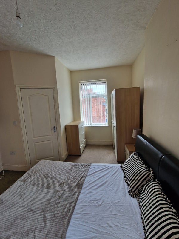 Room Sefton Road in Salford