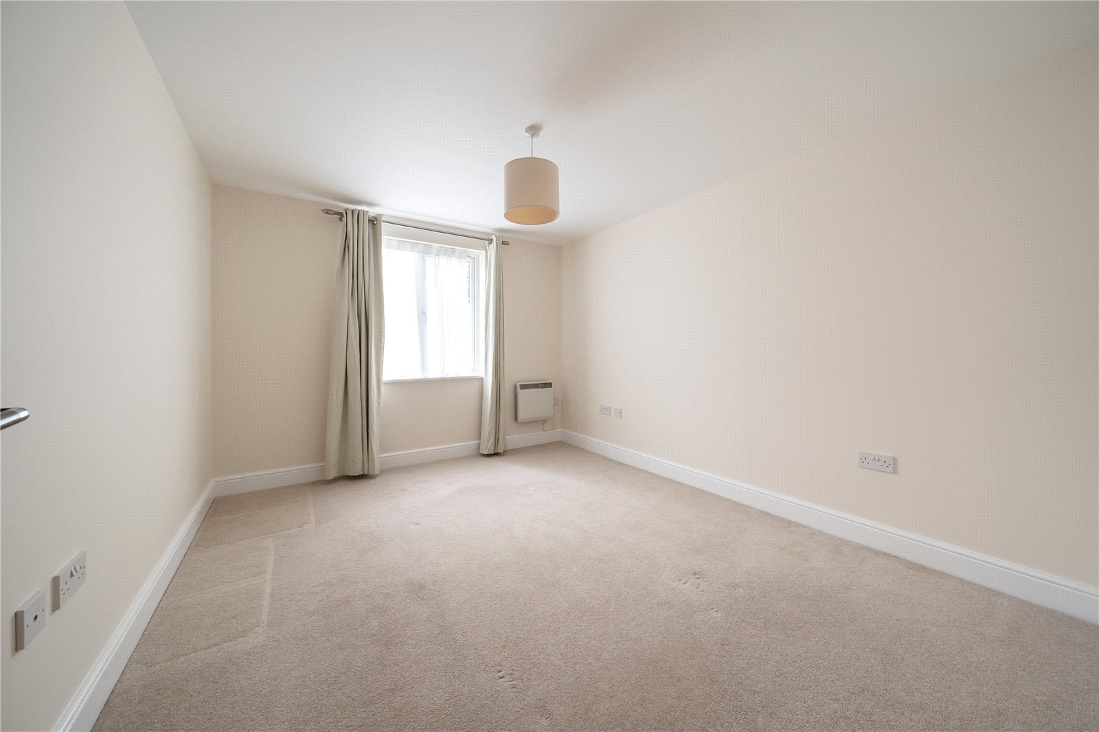 Flat Somerset Road in Rushmoor