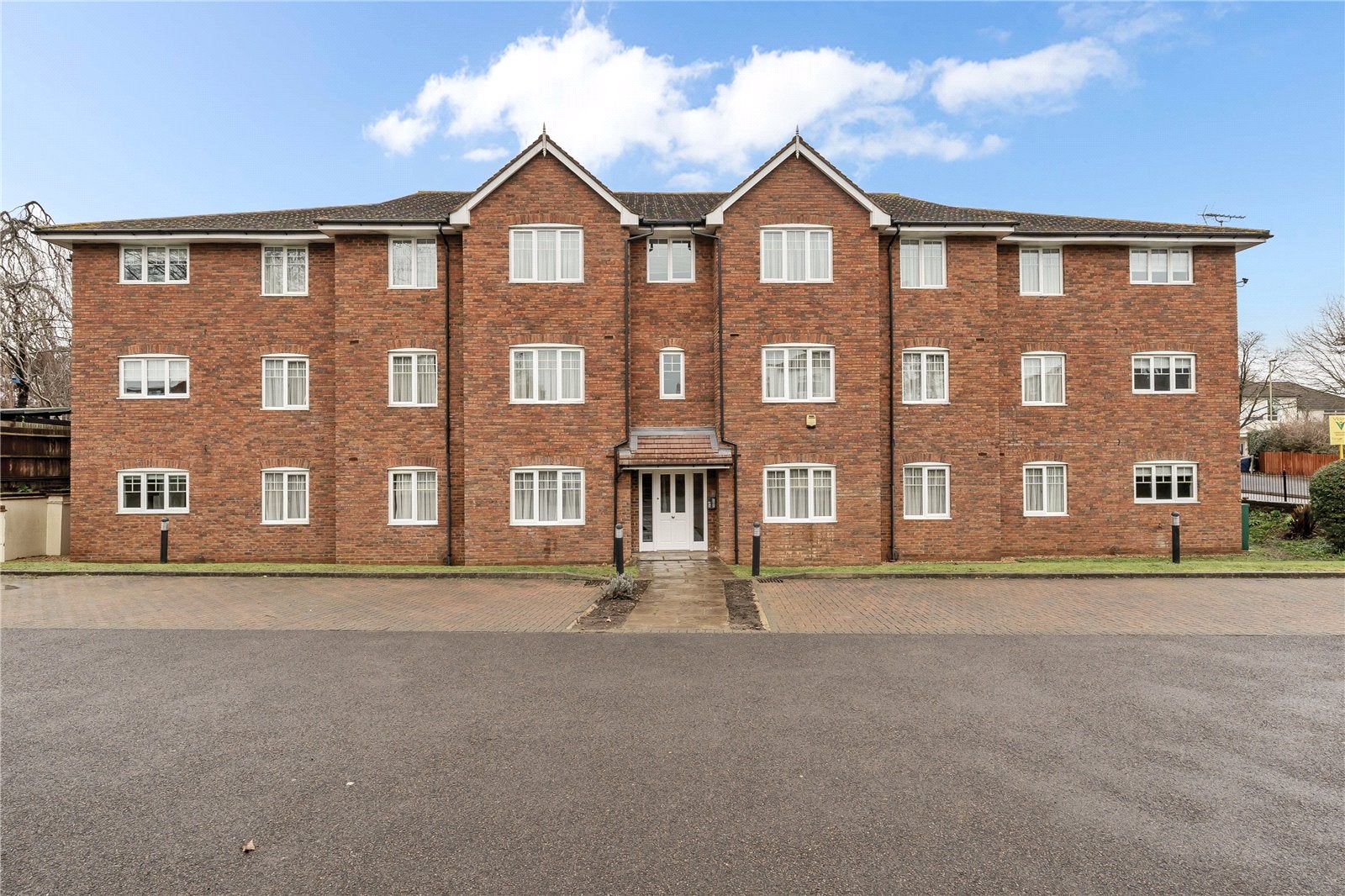 Flat Somerset Road in Rushmoor