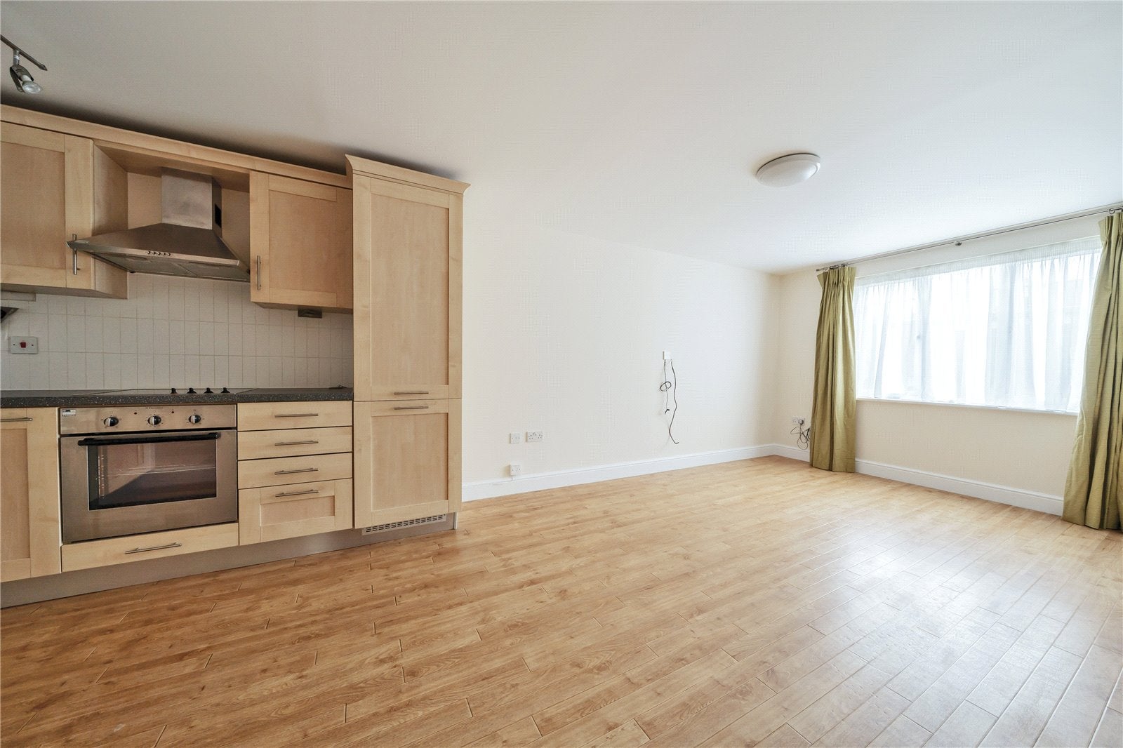 Flat Somerset Road in Rushmoor