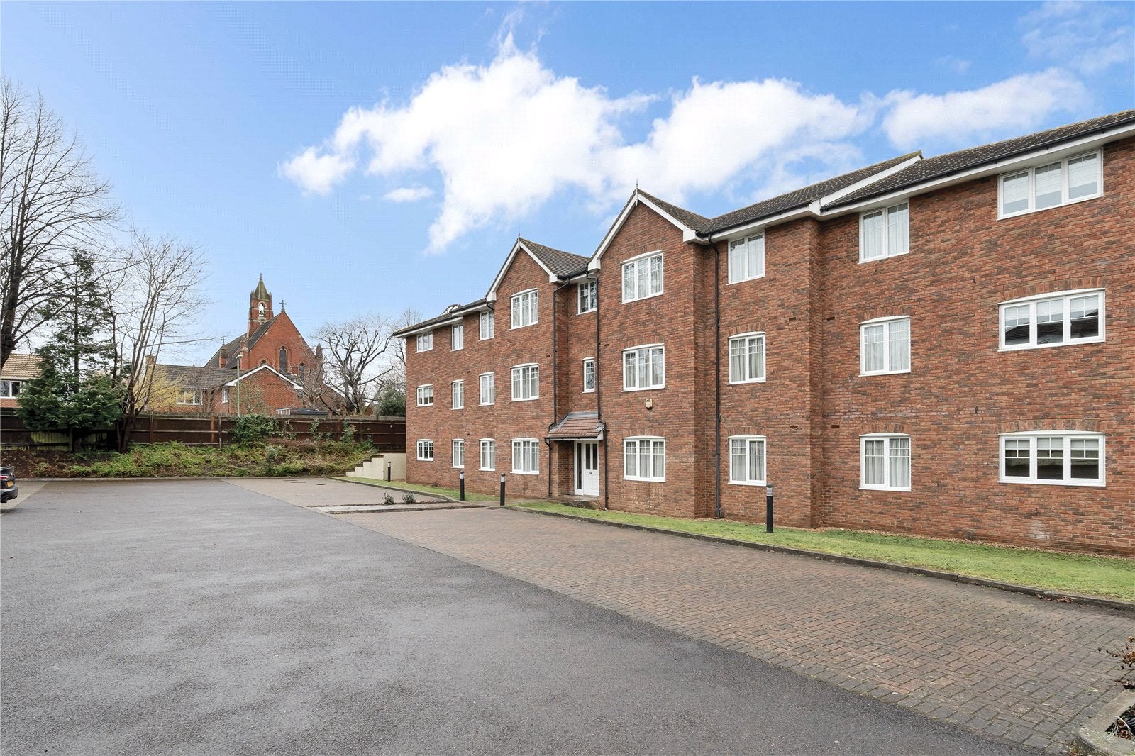 Flat Somerset Road in Rushmoor
