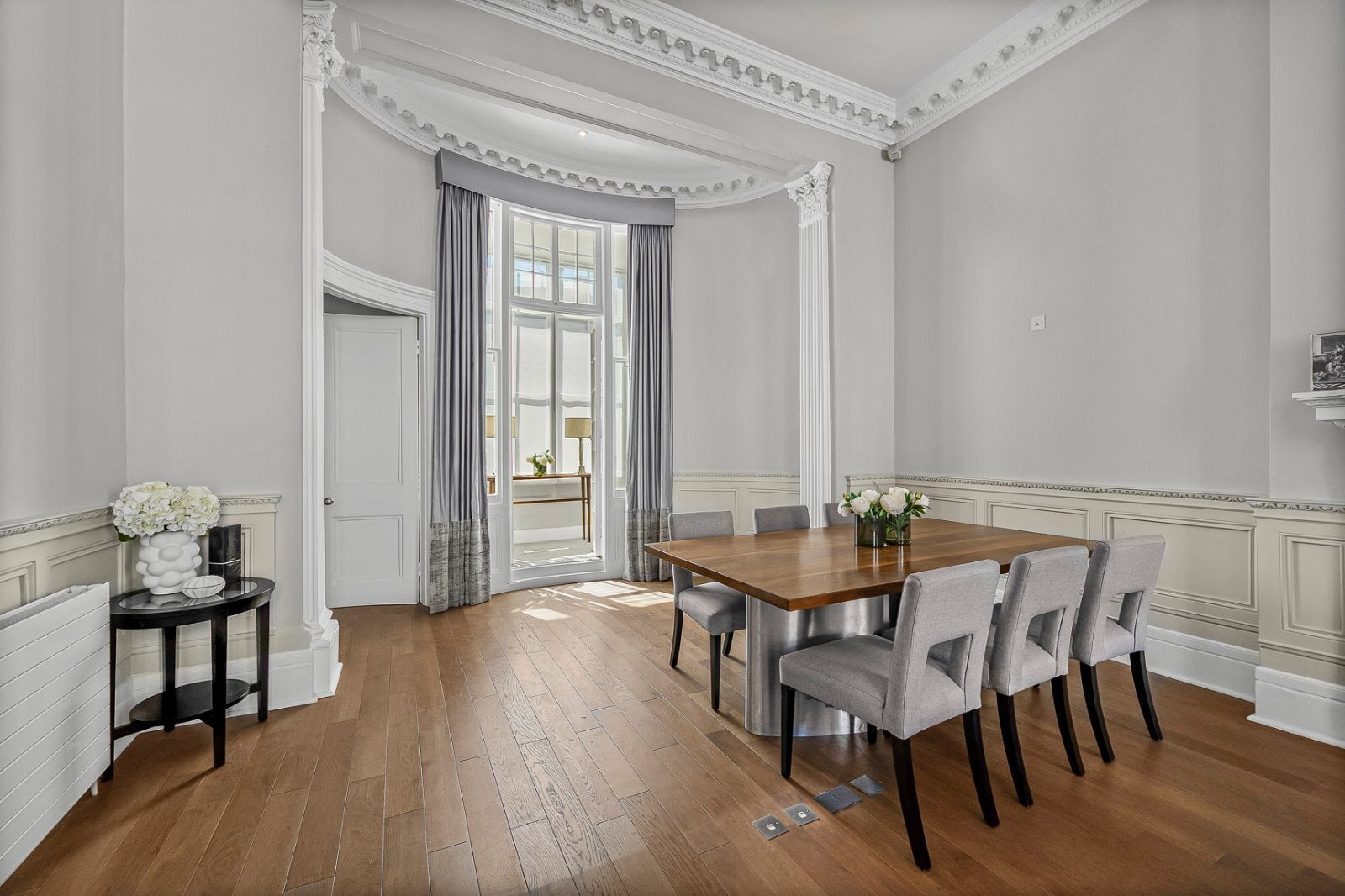 Flat Wilton Crescent in City of Westminster