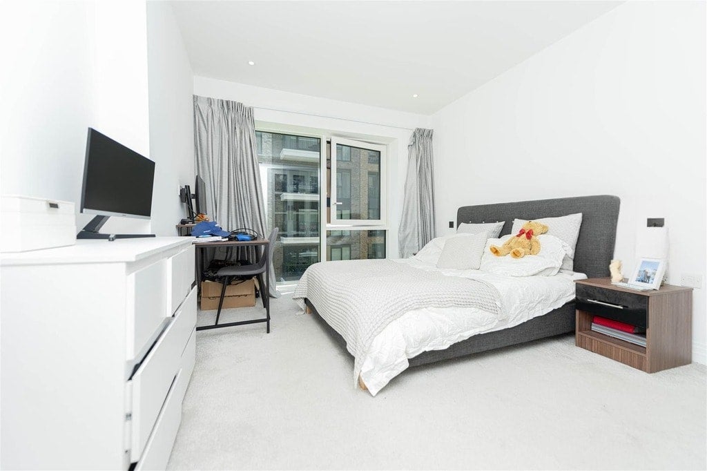 Flat Thurstan Street in Greater London