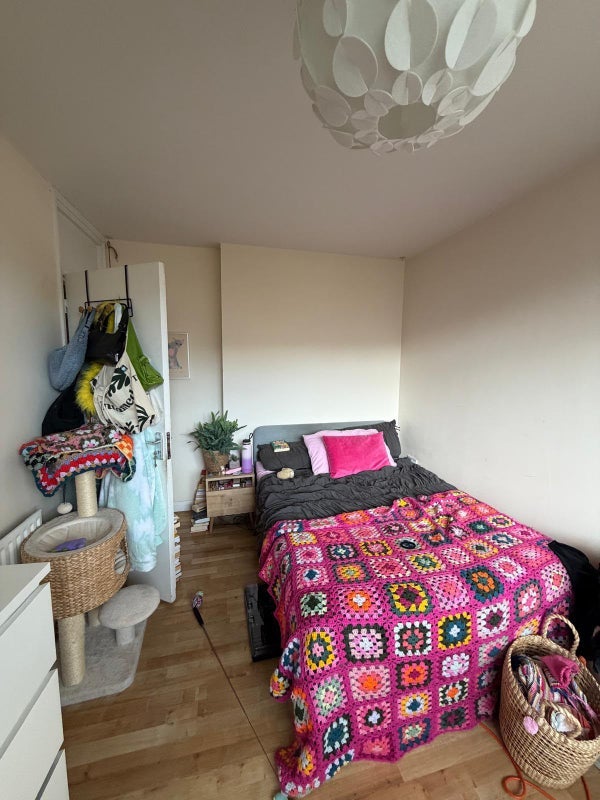 Flat Oriel Road in Greater London