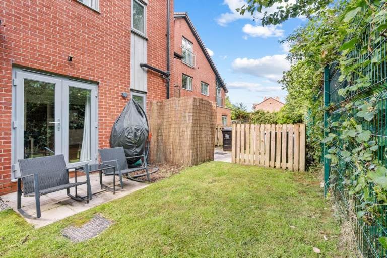 Flat Dunham Lawn in Trafford