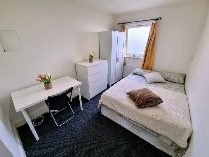 Room Waldo Road in Greater London