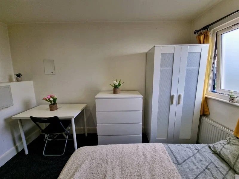 Room Waldo Road in Greater London