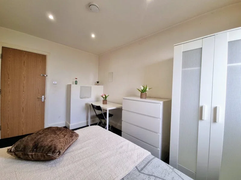 Room Waldo Road in Greater London