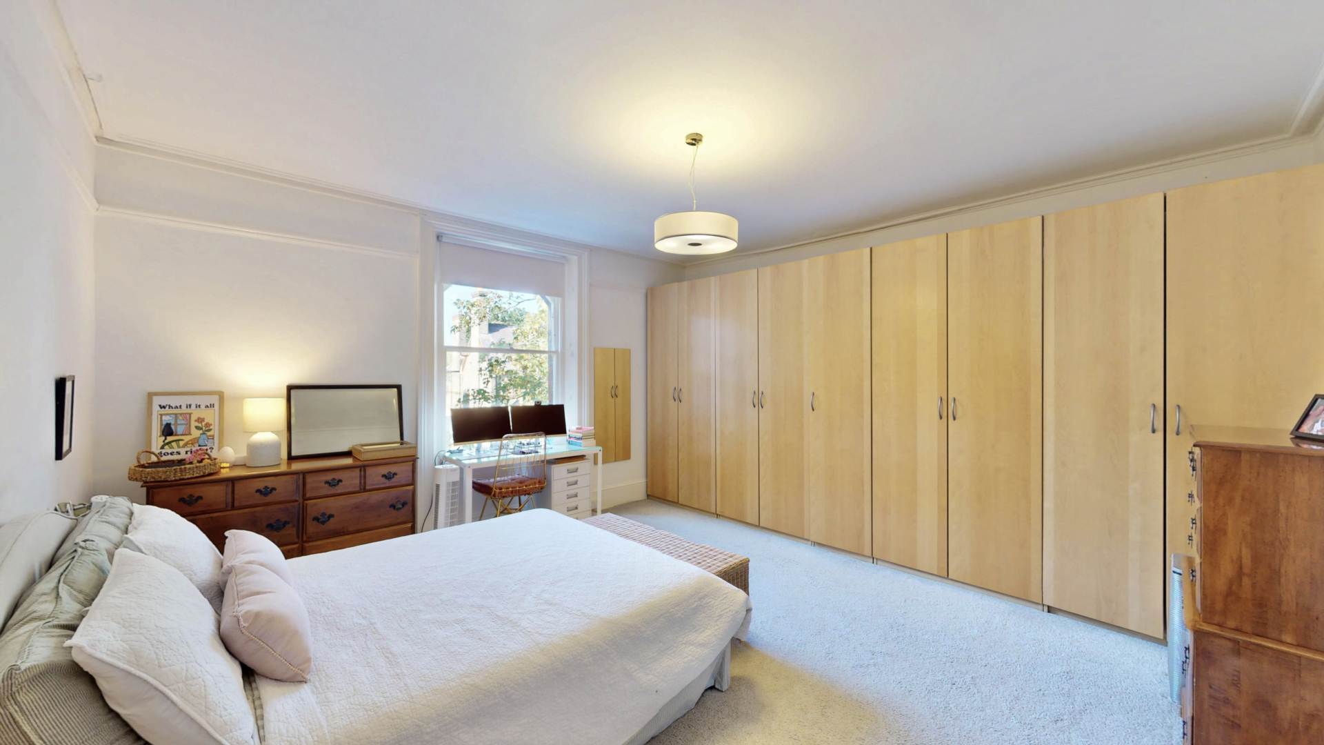 Flat Bishopswood Road in Greater London