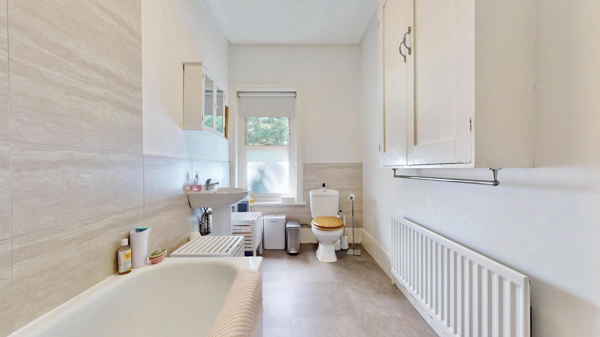 Flat Bishopswood Road in Greater London