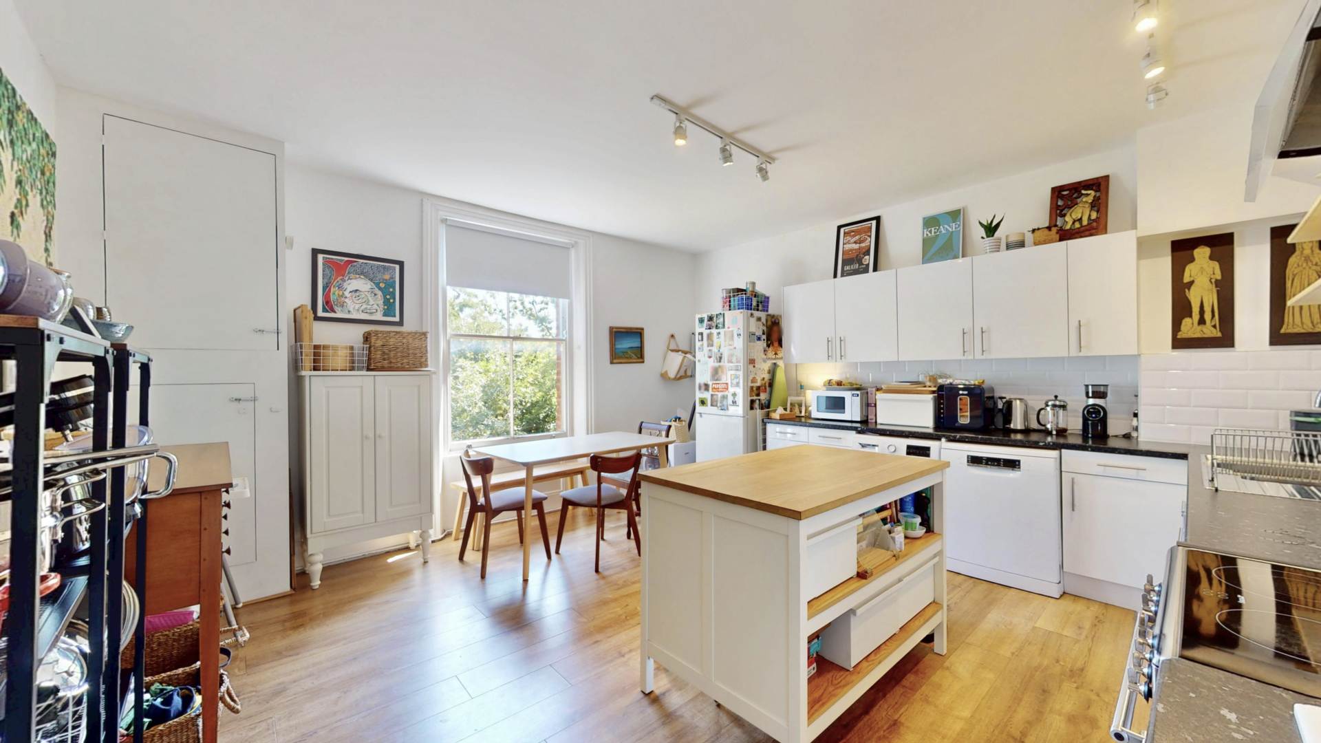 Flat Bishopswood Road in Greater London