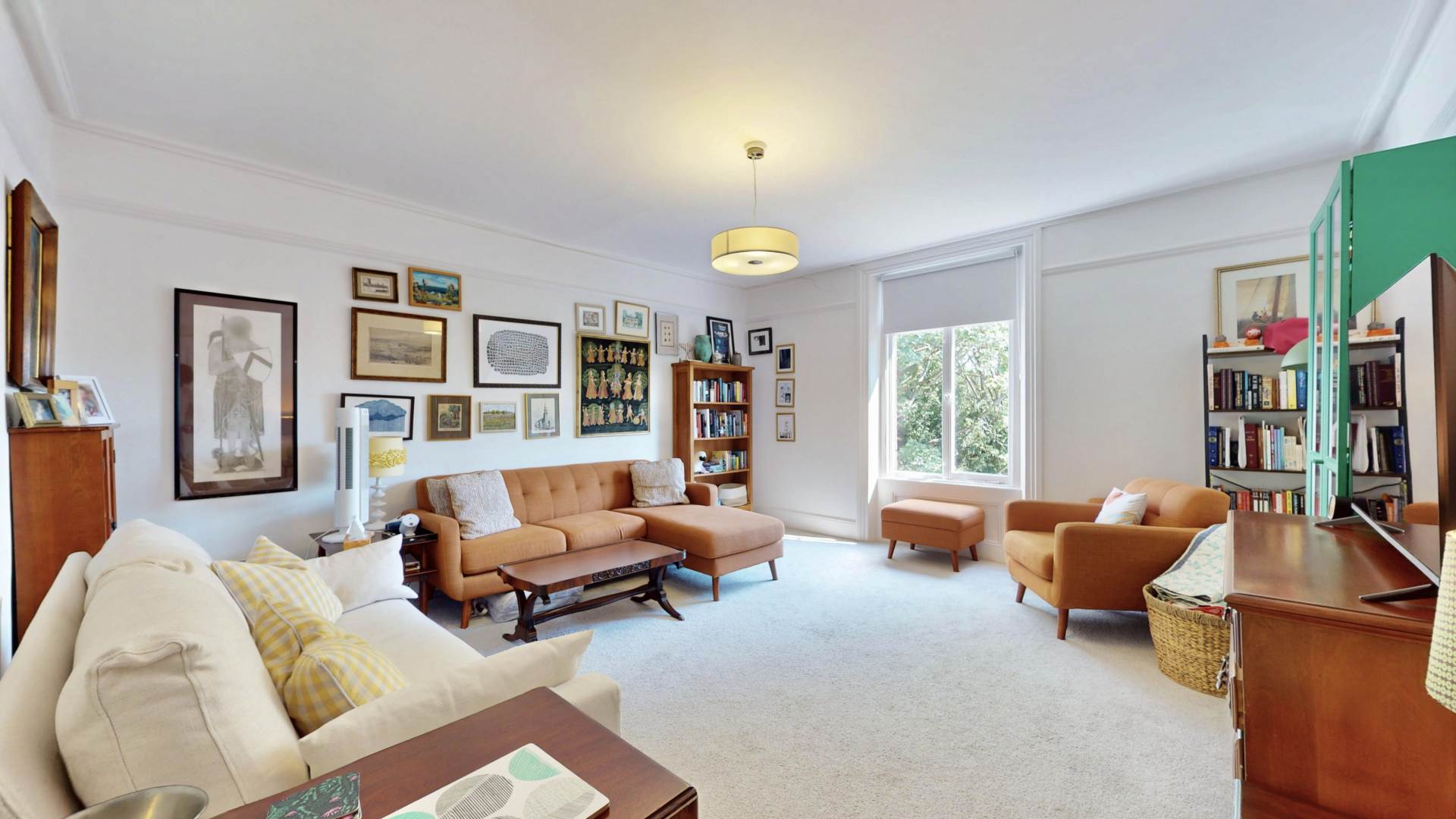 Flat Bishopswood Road in Greater London