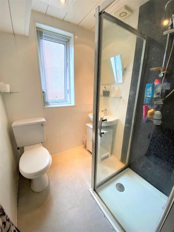 Room Maxton Road in Liverpool
