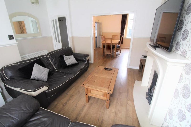 Room Maxton Road in Liverpool
