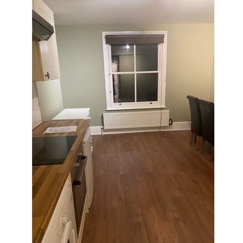Flat Bedford Hill in Greater London