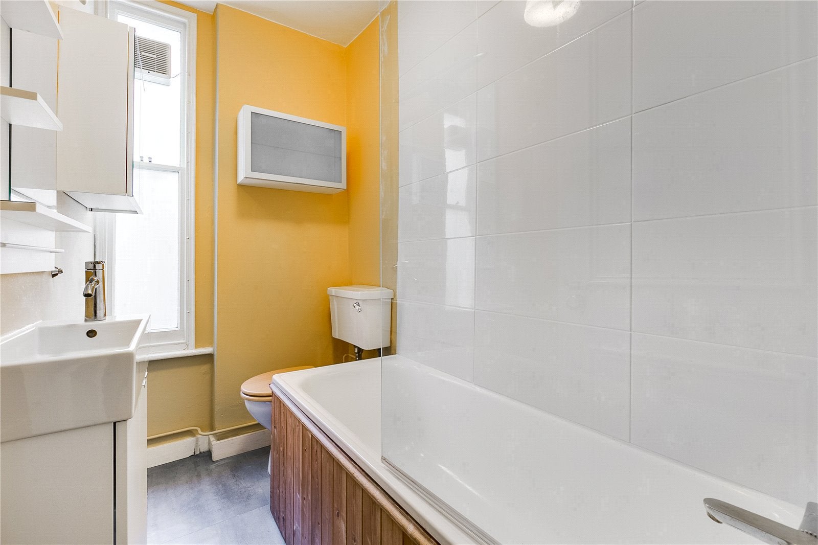 Flat Porten Road in Greater London