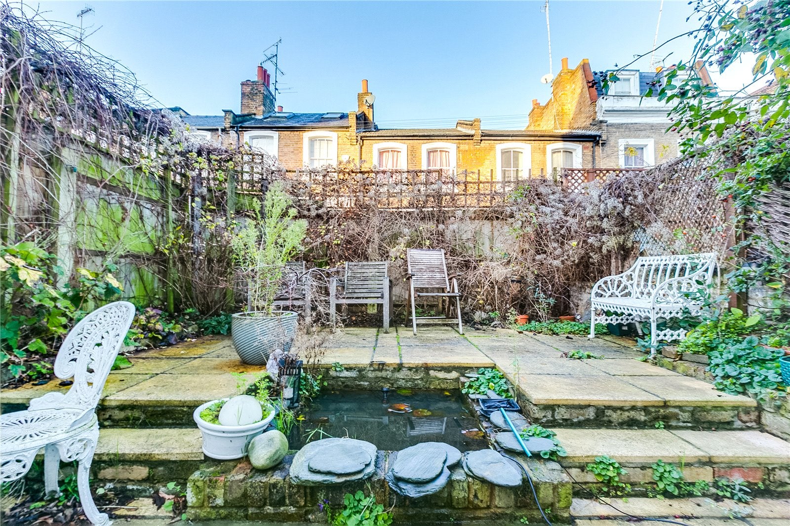 Flat Porten Road in Greater London