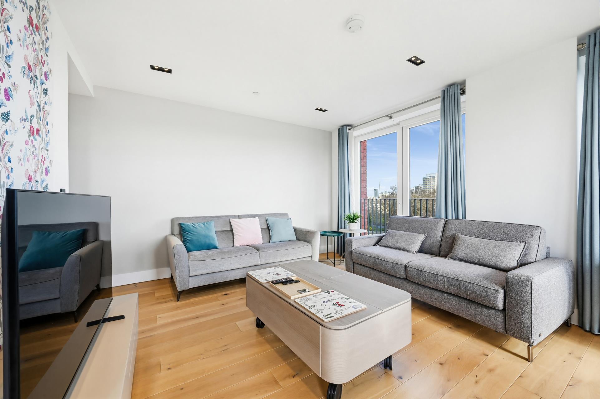 Flat Exchange Gardens in Greater London