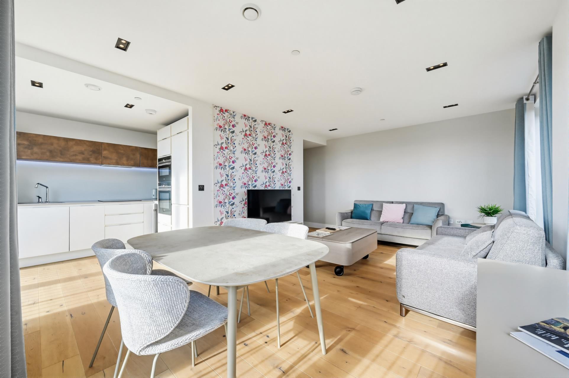 Flat Exchange Gardens in Greater London