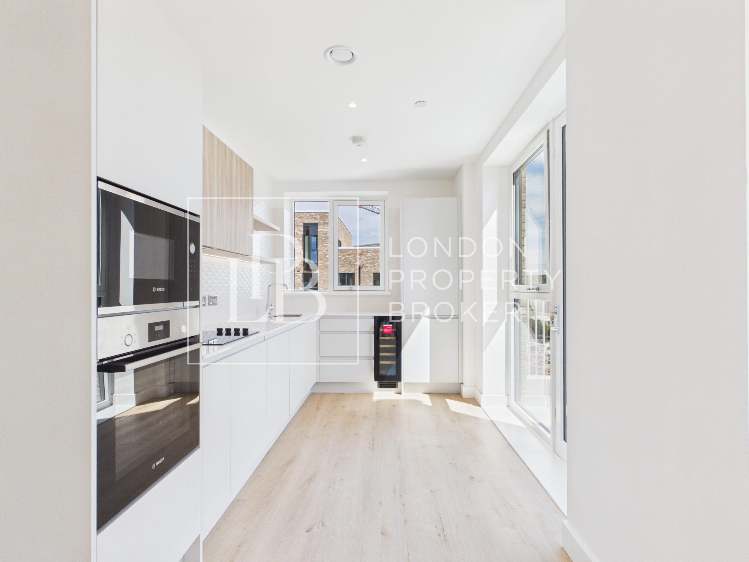 Flat Hadden Road in Greater London