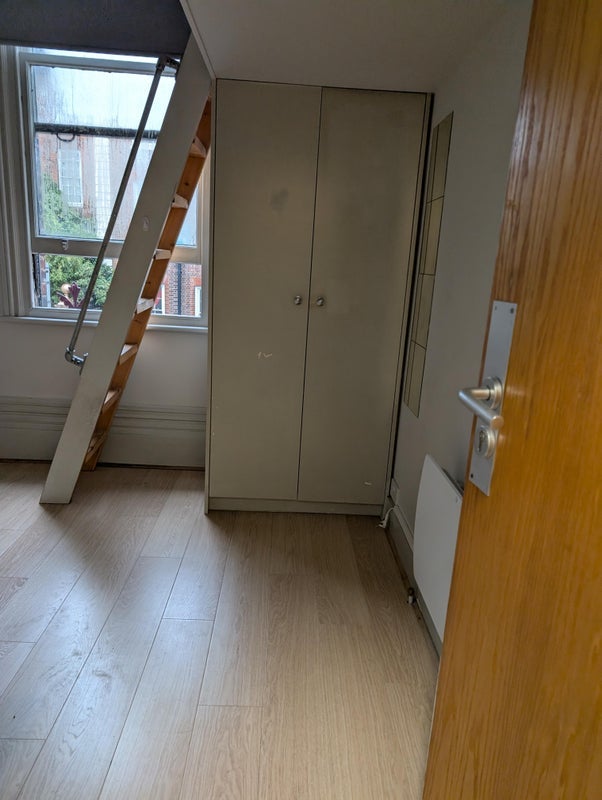 Room Stoke Newington High Street in Greater London