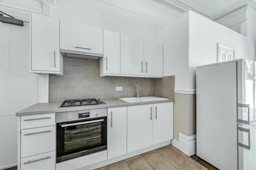 Flat Uxbridge Road in Greater London