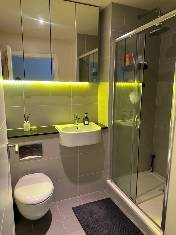 Room Heneage Street in Greater London