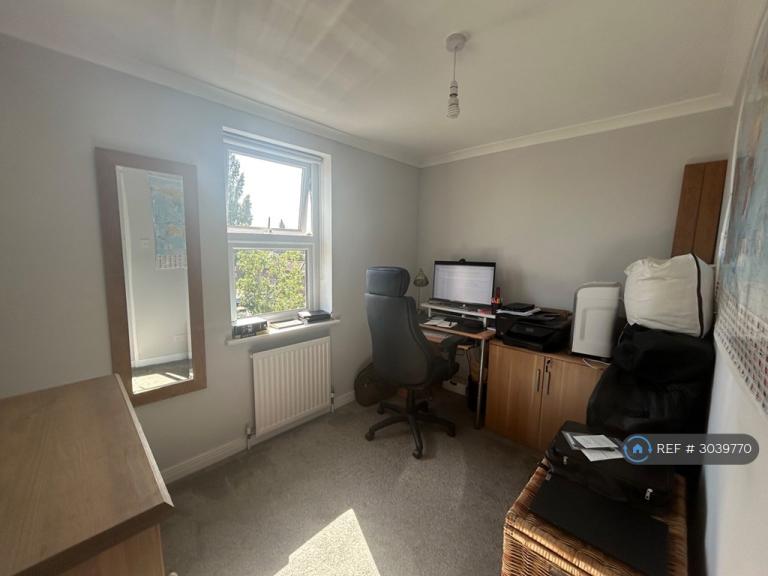Flat Uxbridge Road in Greater London
