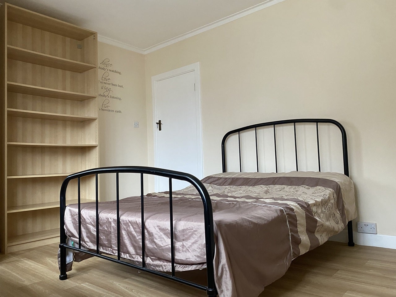 Room Glyn Court in Greater London