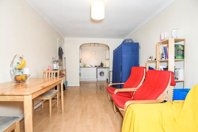 Flat Lynden Mews in Reading