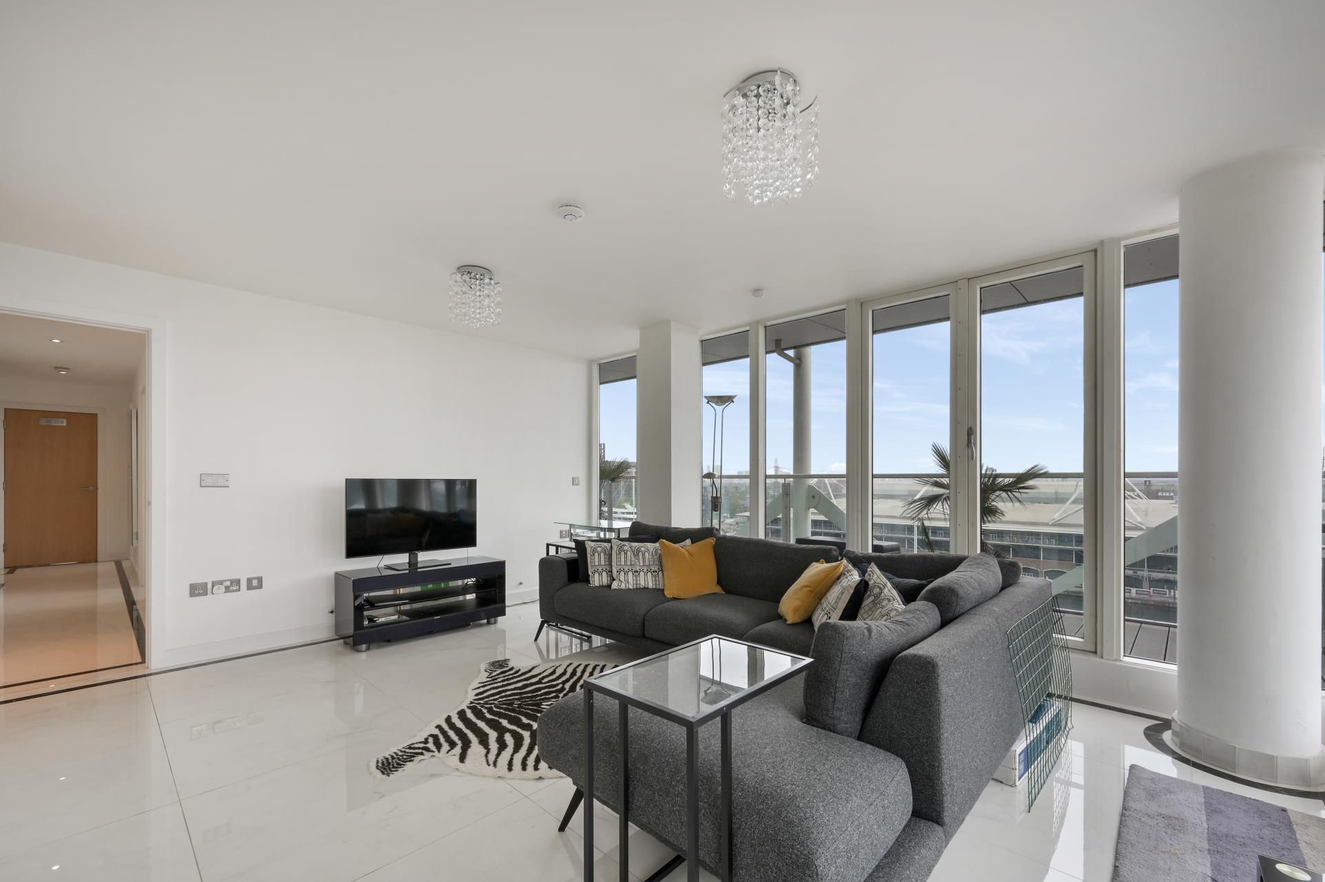 Flat Rayleigh Road in Greater London