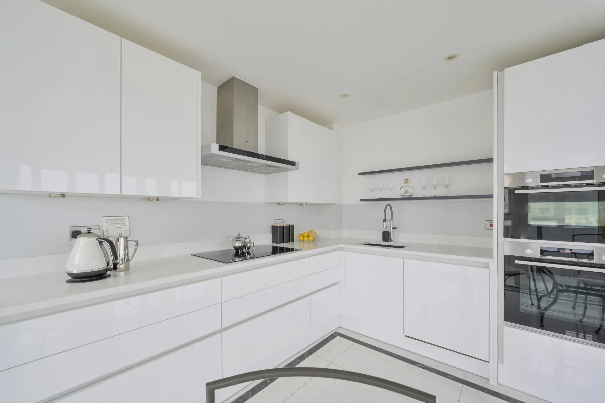 Flat Rayleigh Road in Greater London