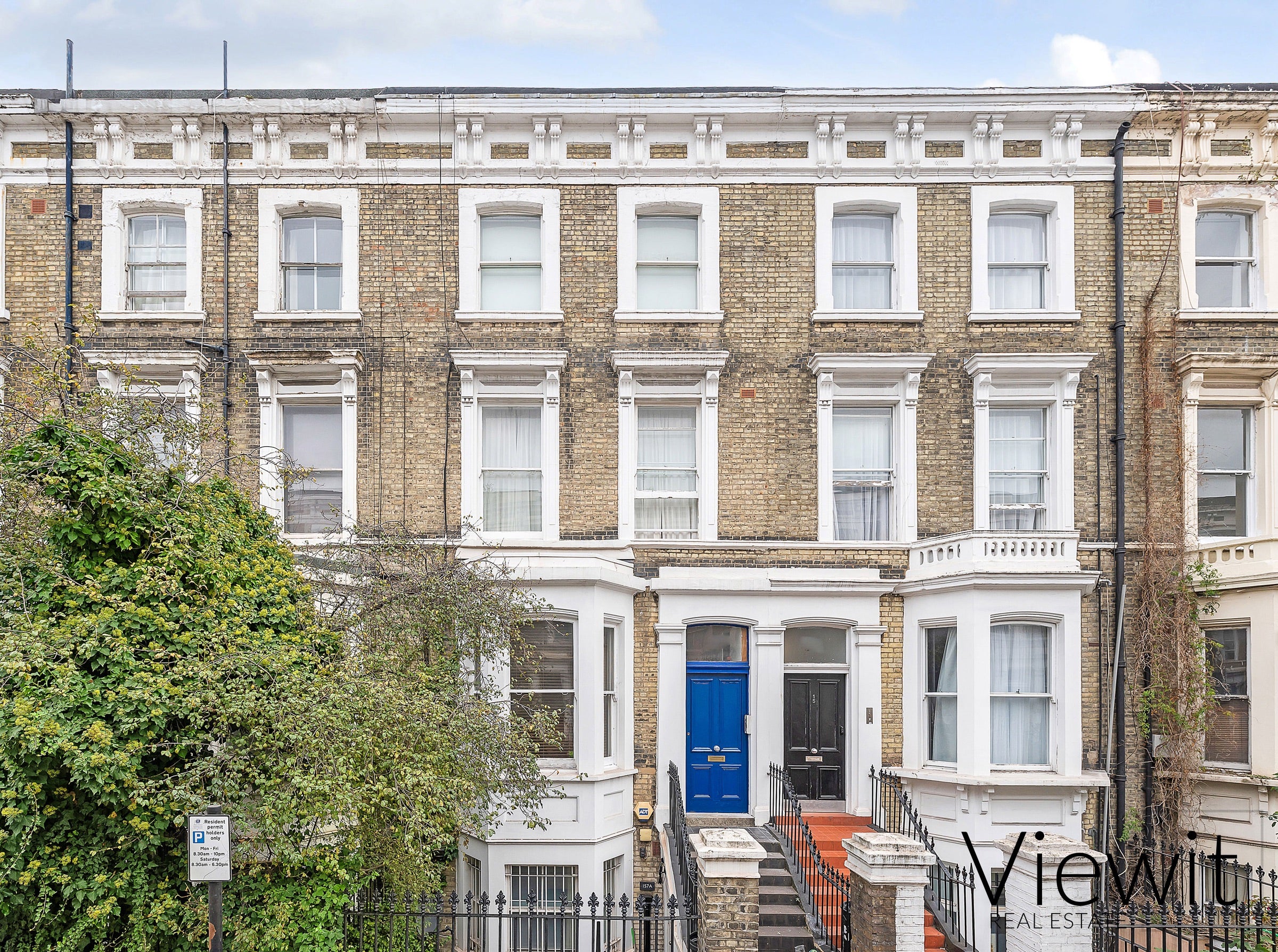 Flat Finborough Road in Greater London