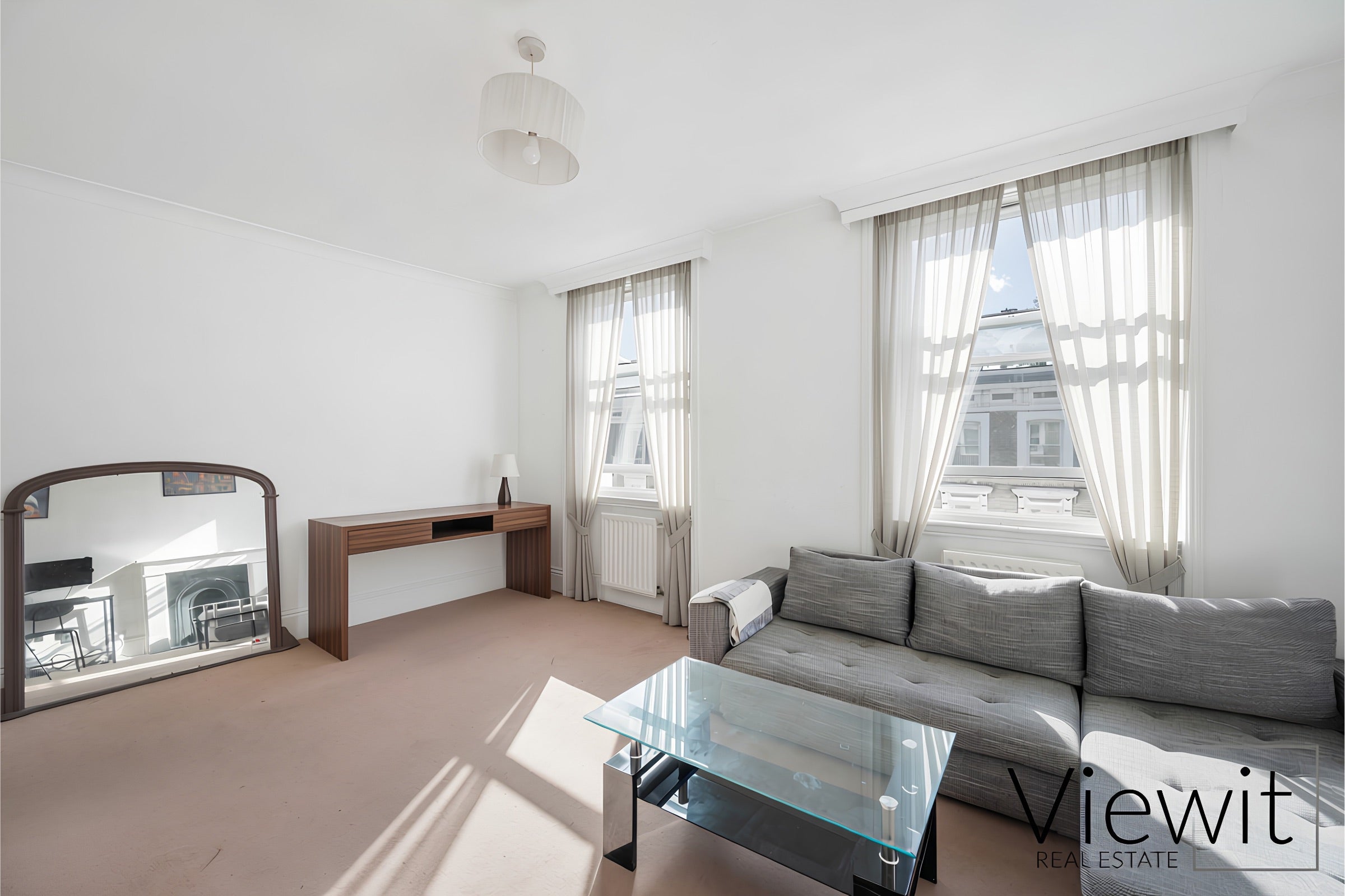 Flat Finborough Road in Greater London