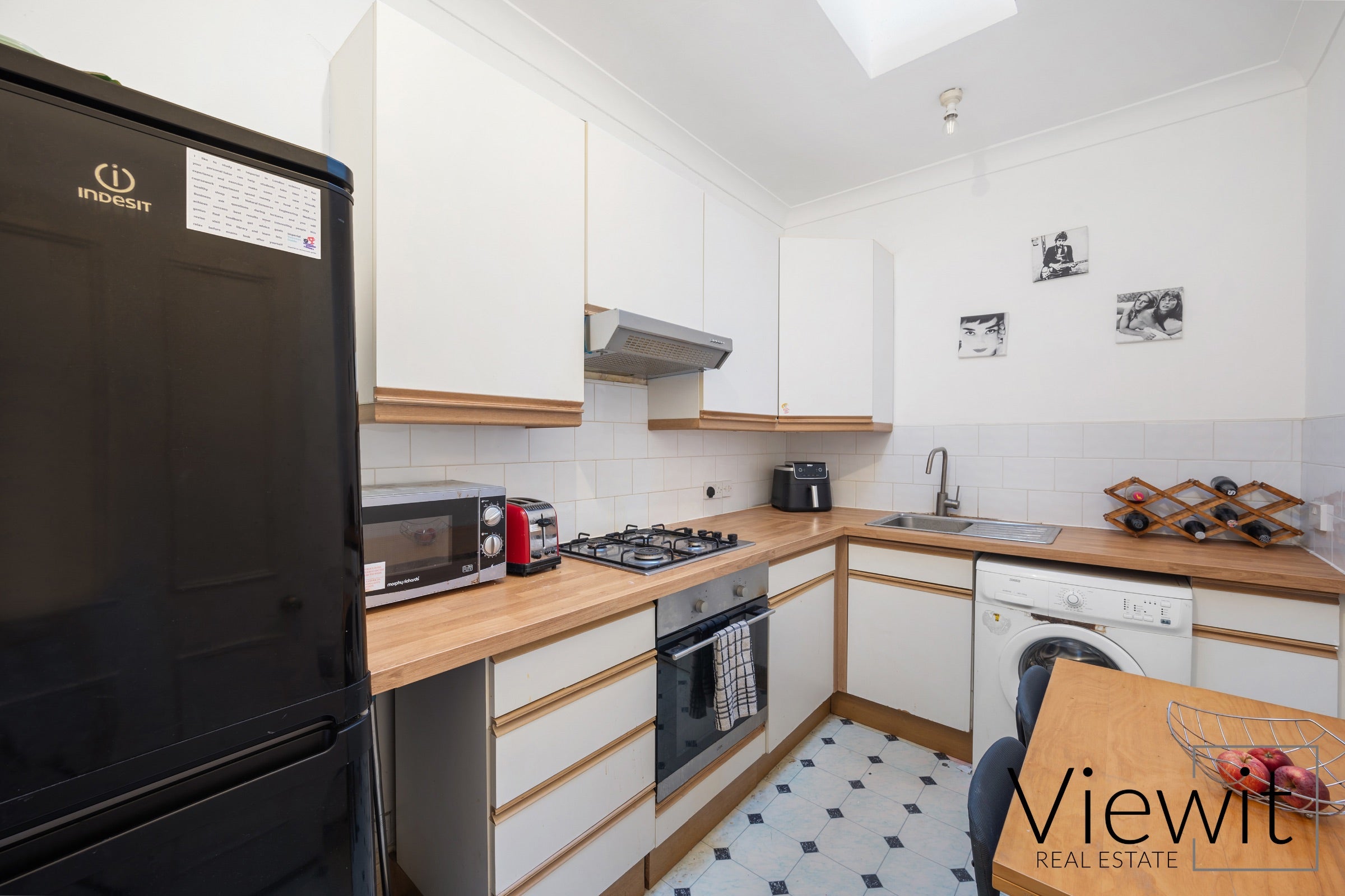 Flat Finborough Road in Greater London