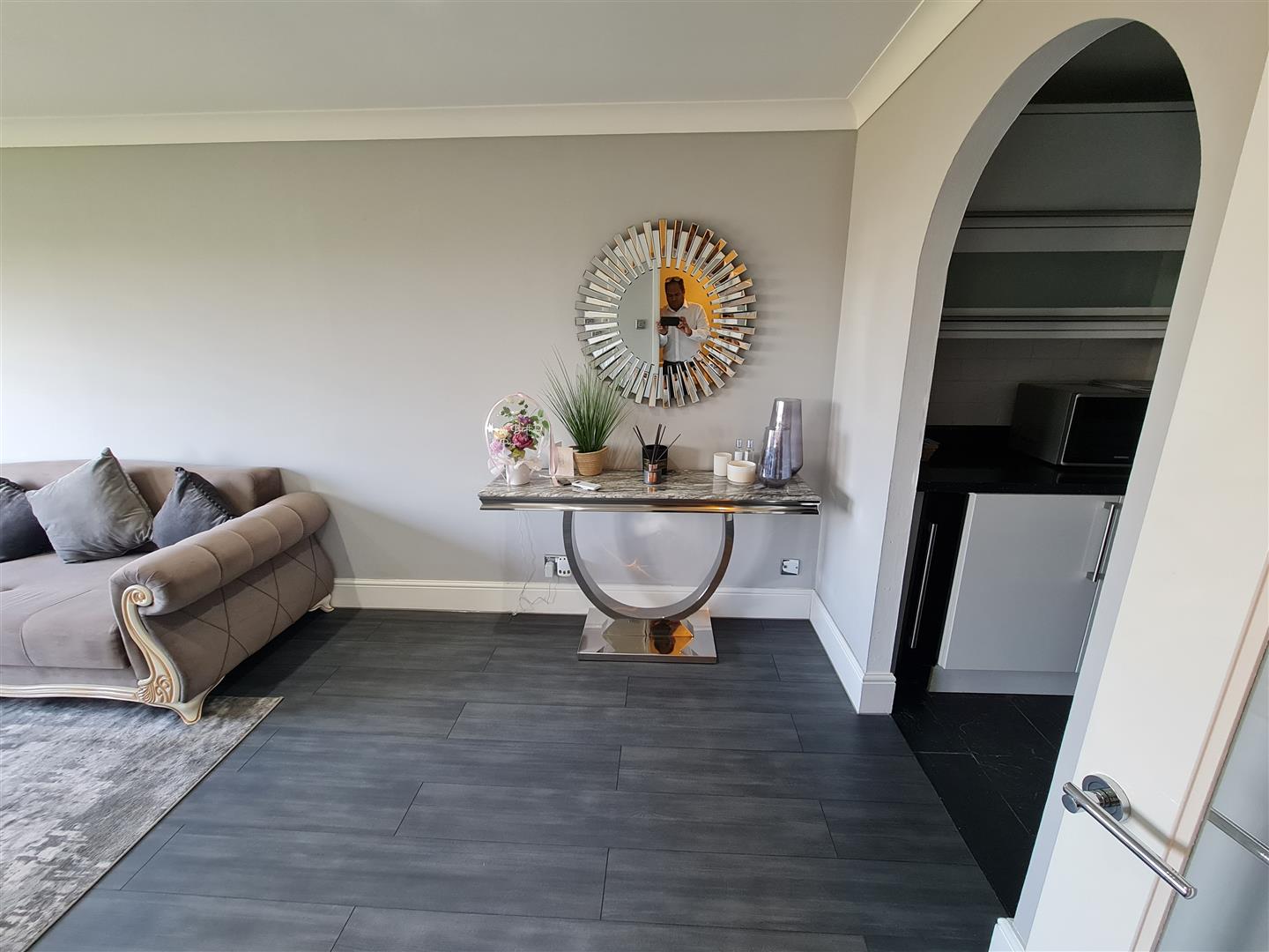 Flat Grenfell Avenue in Greater London
