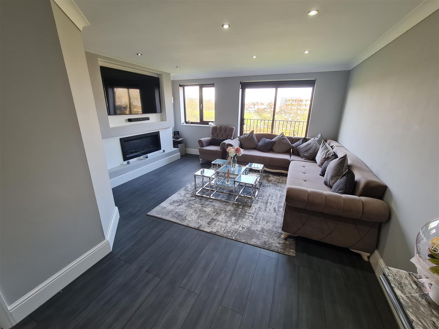 Flat Grenfell Avenue in Greater London