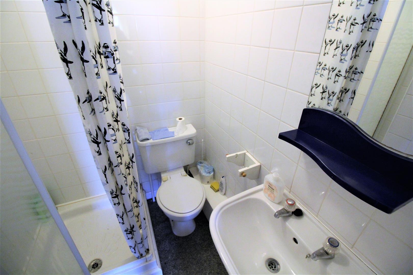Room Lowcay Road in Portsmouth