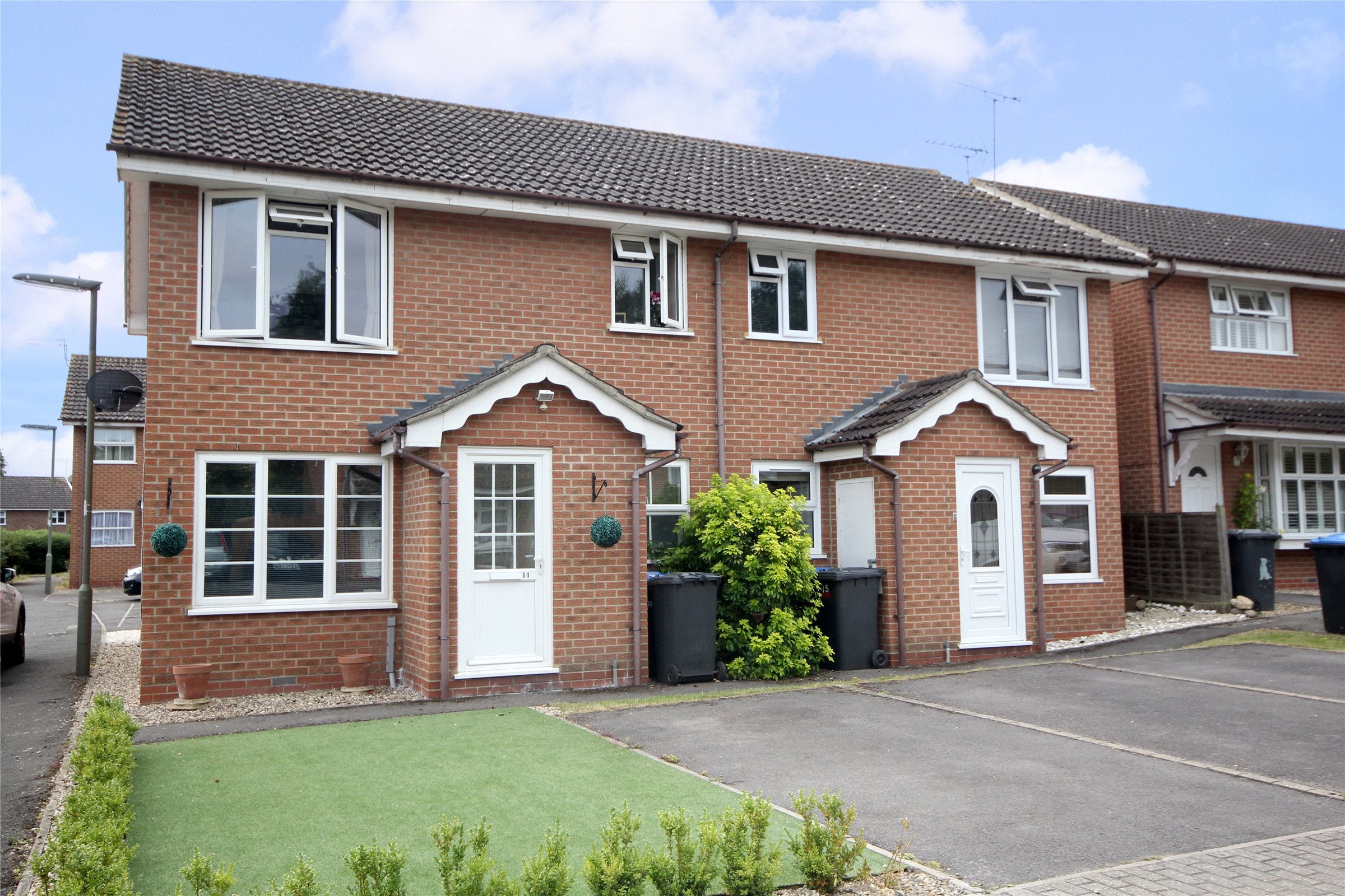 Flat Vernon Close in Borough of Runnymede