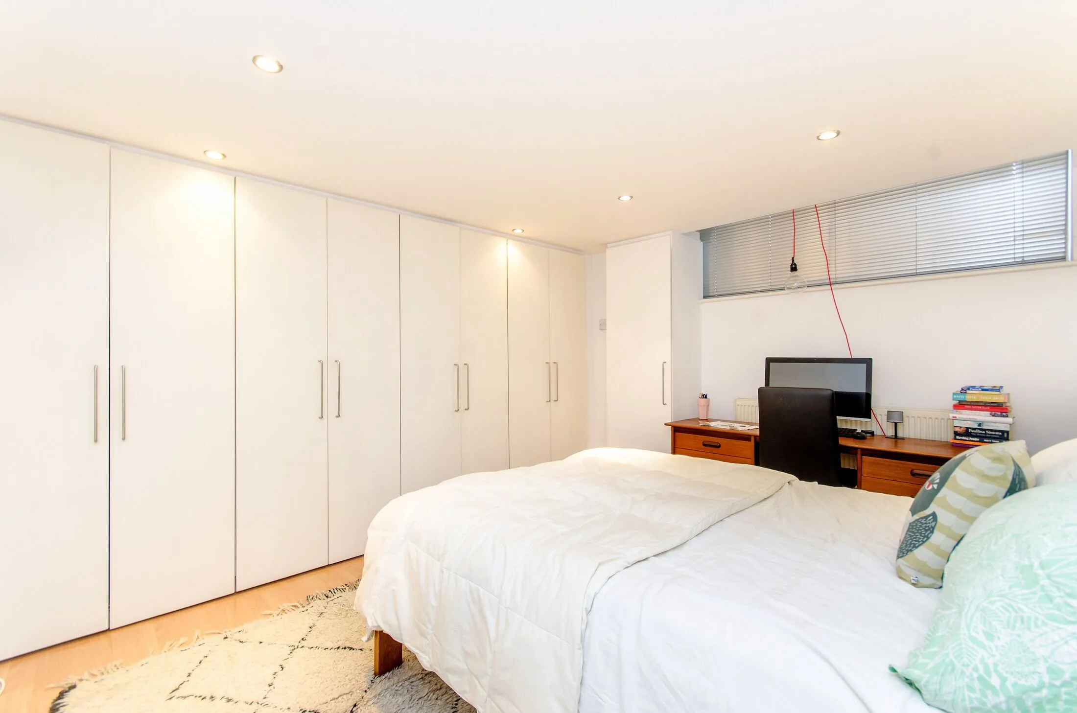 Flat Chequer Street in Greater London