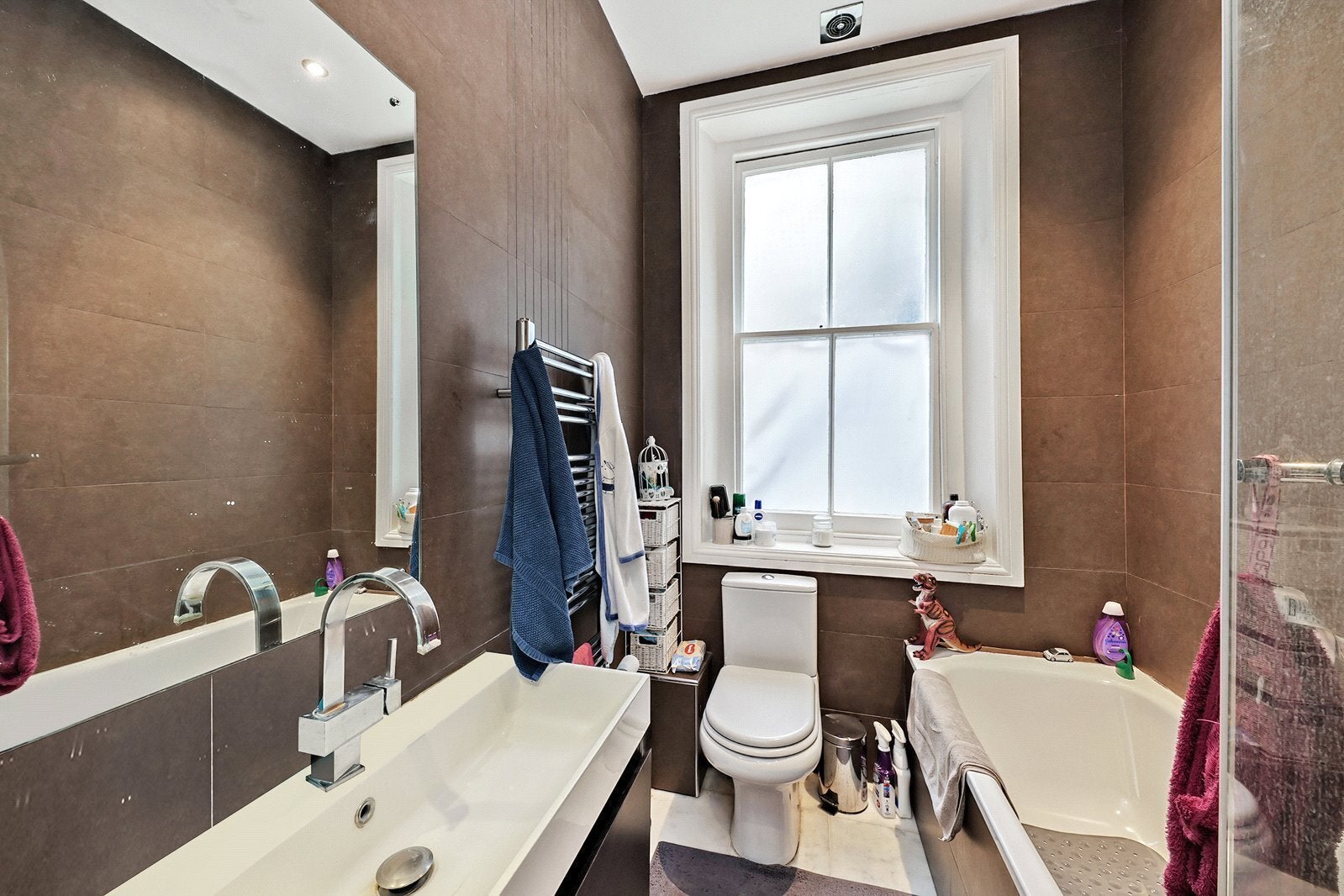 Flat Prince of Wales Drive in Greater London