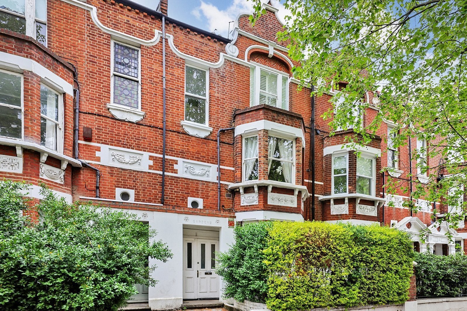 Flat Prince of Wales Drive in Greater London