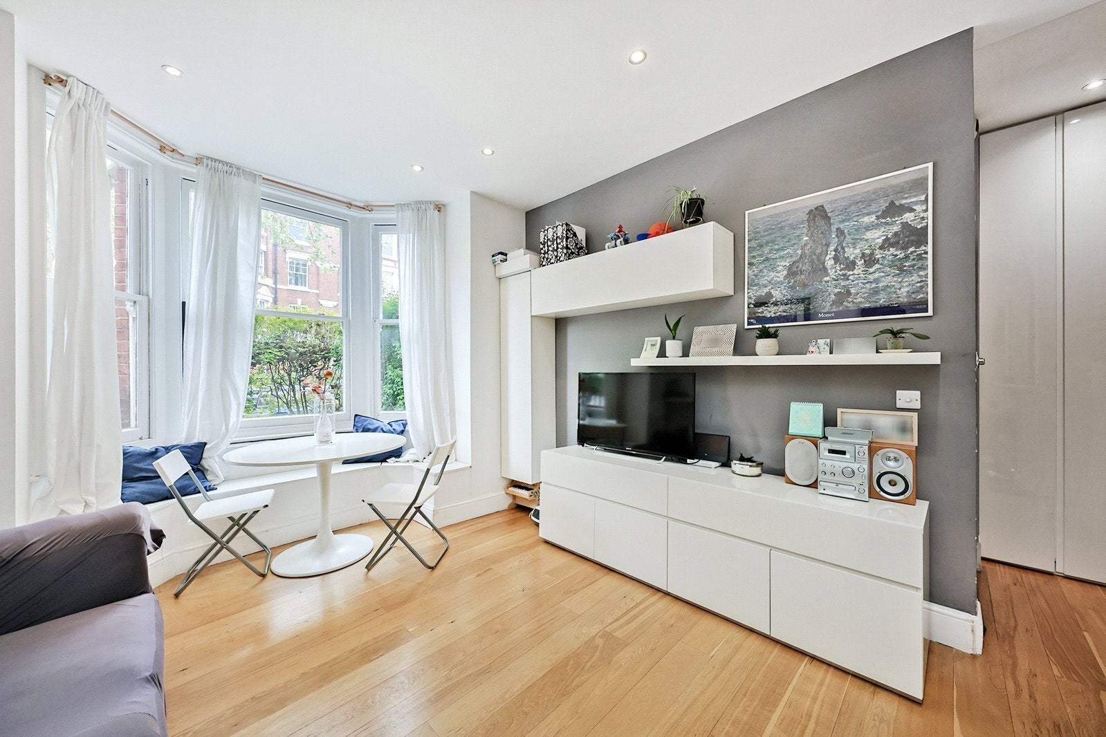 Flat Prince of Wales Drive in Greater London