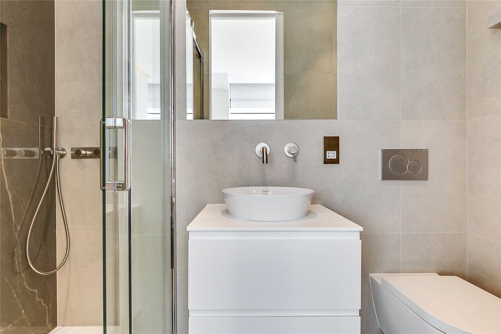 Flat Kingsford Street in Greater London