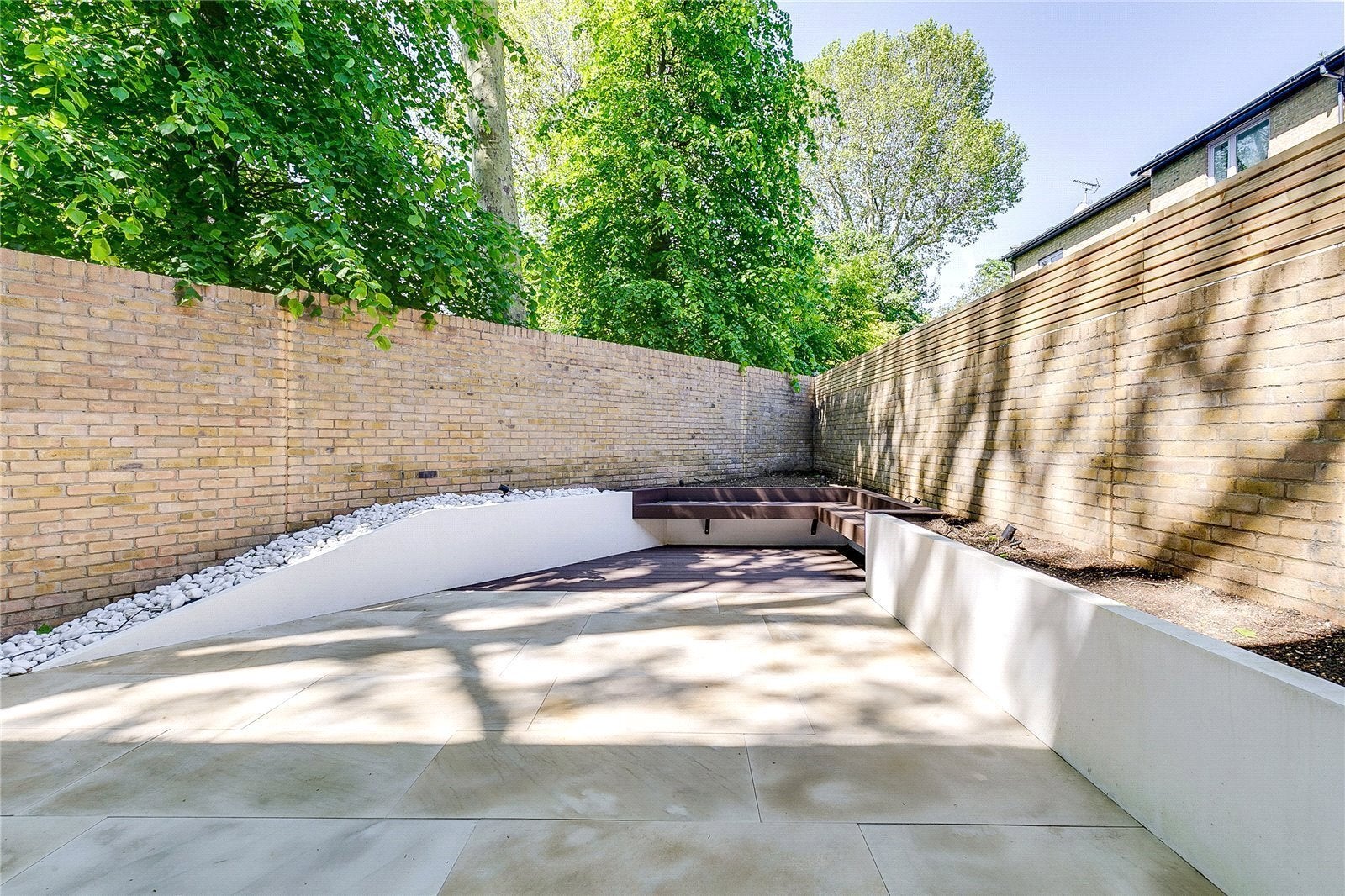 Flat Kingsford Street in Greater London