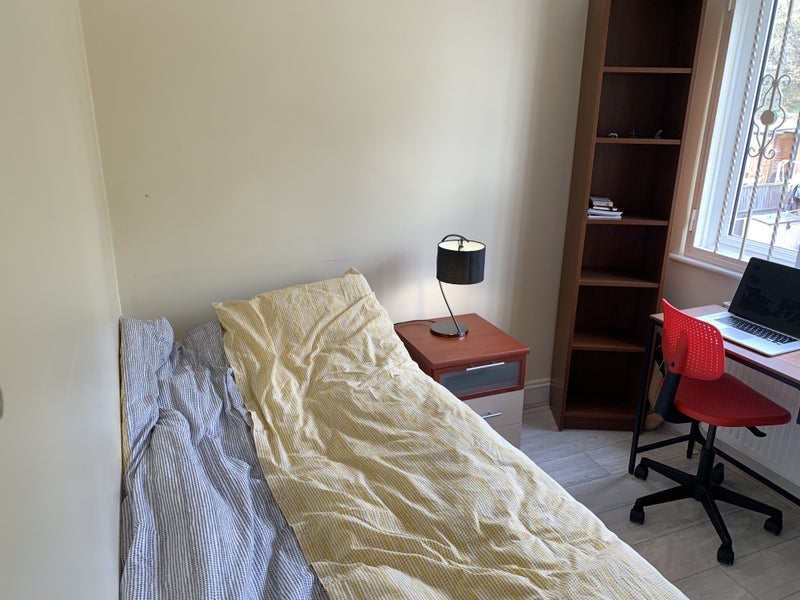 Room Devonshire Hill Lane in Greater London