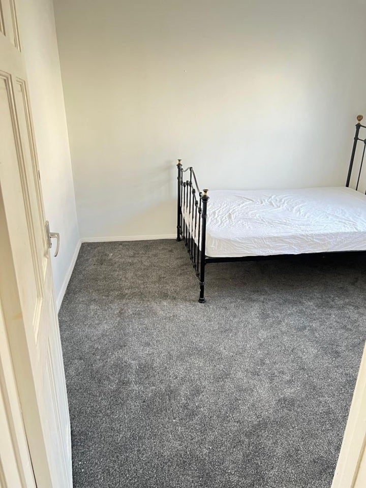 Room Halley Road in Greater London