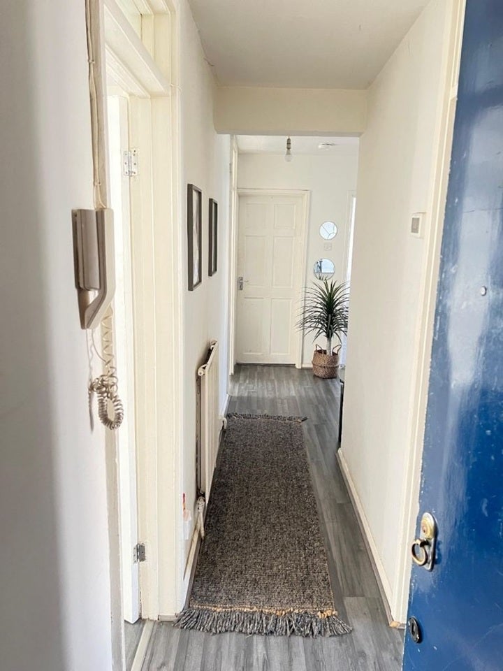Room Halley Road in Greater London